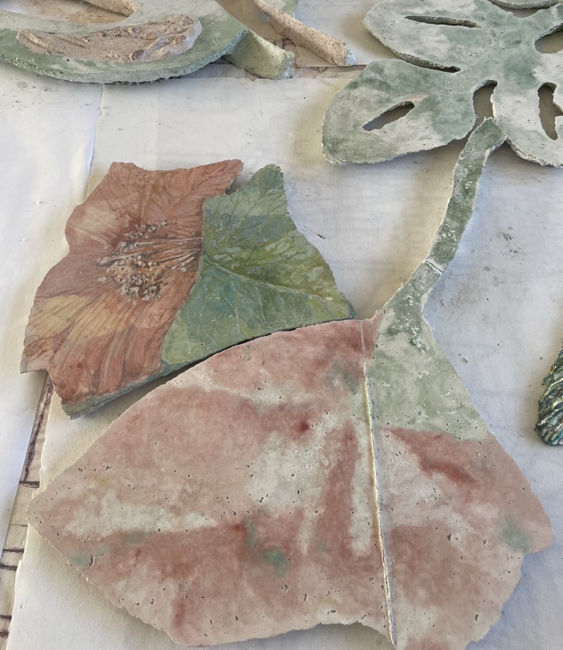 Marmerbeton muursculpturen